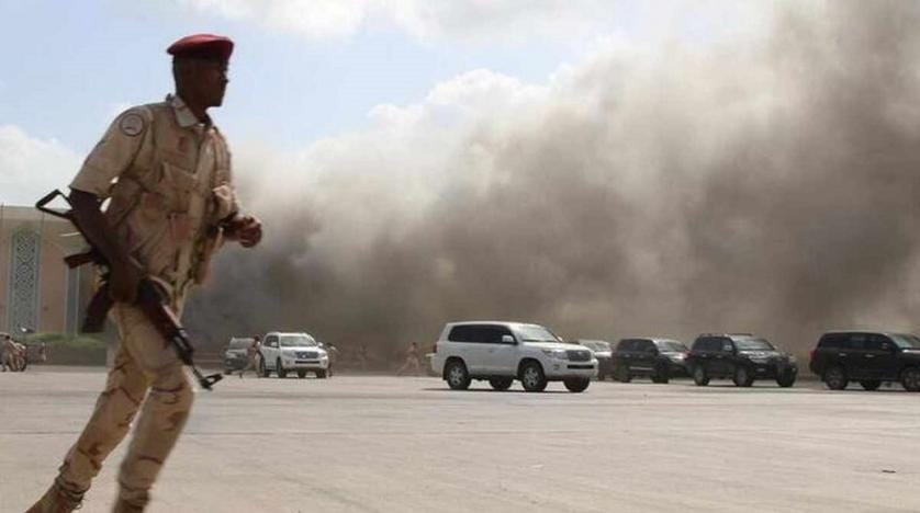 a_security_personnel_member_reacts_during_an_attack_on_aden_airport_moments_after_a_plane_landed_carrying_a_newly_formed_cabinet_in_aden_yemen_december_30_2020._reuters.jpeg