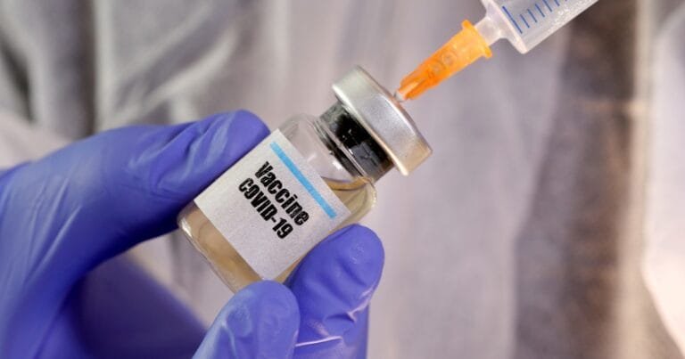 Coronavirus-vaccine-syringe-bottle-1200x6301.jpg