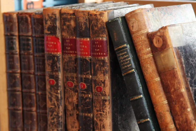 old-books-11281939505Msrn